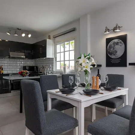 Vila Beautiful 3 Bedroom By Tenerife Ltd