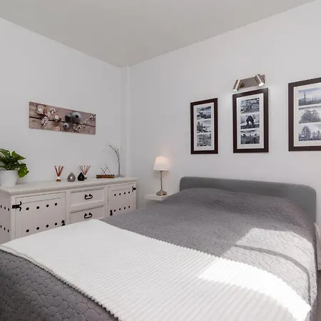 Beautiful 3 Bedroom By Tenerife Ltd 别墅