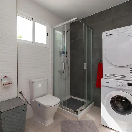 Beautiful 3 Bedroom By Tenerife Ltd 别墅 *