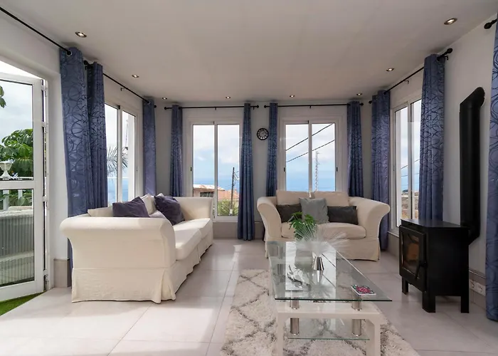 Beautiful 3 Bedroom By Tenerife Ltd Вілла Адехе