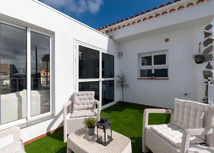 Beautiful 3 Bedroom By Tenerife Ltd Вілла