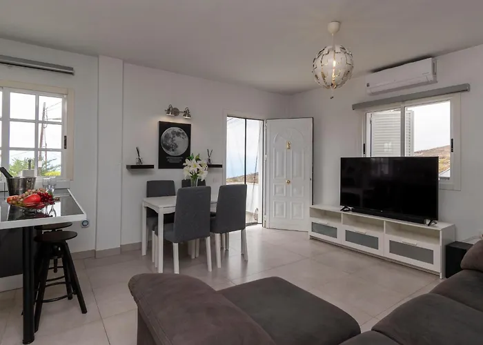 Beautiful 3 Bedroom By Tenerife Ltd Вилла *
